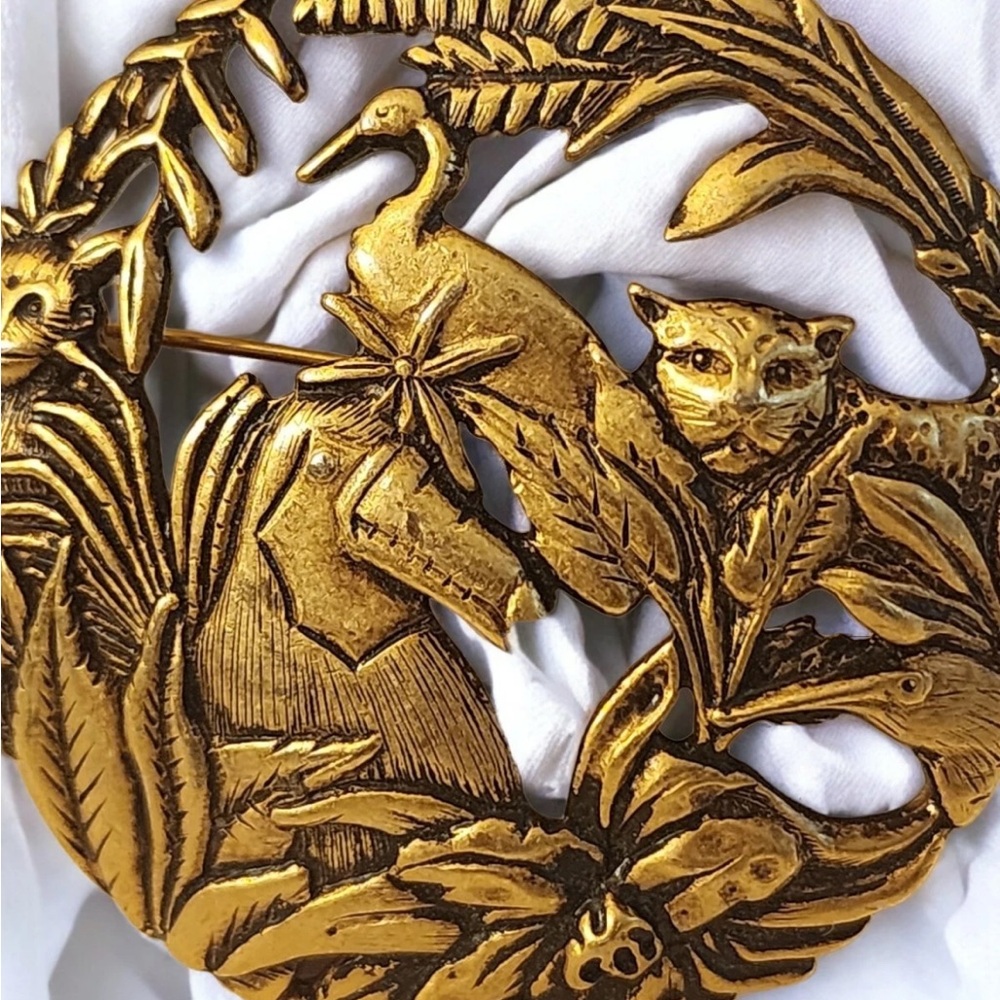 Wildlife Gold‎ Brooch